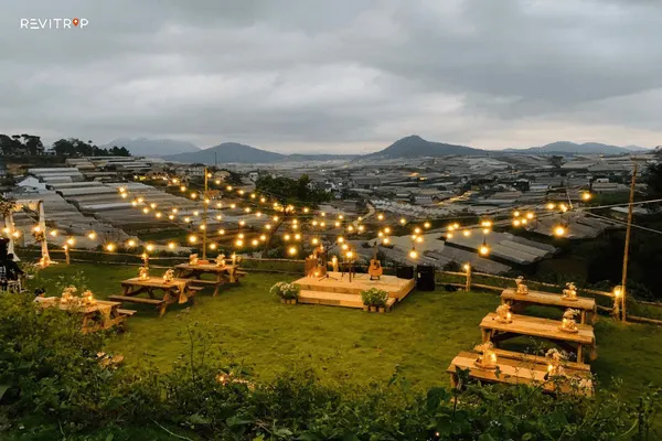 Túi Mơ To is known for flowers and open air