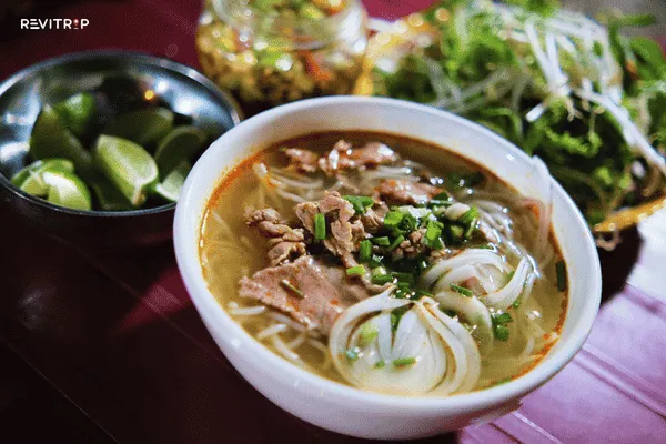 Street Food and Night Dining at Hue