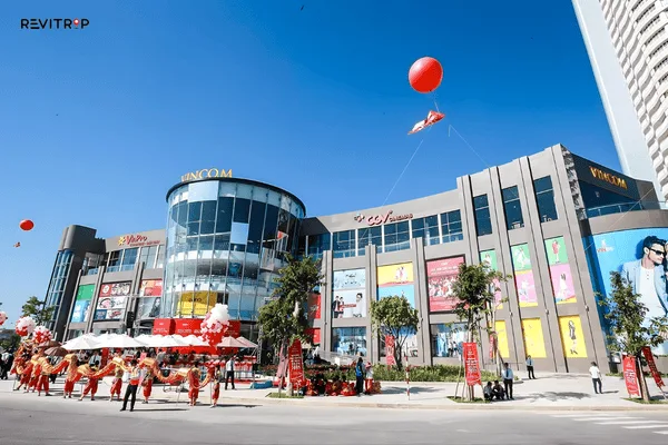 Vincom Plaza Ngo Quyen in Da Nang with a modern shopping and dining atmosphere