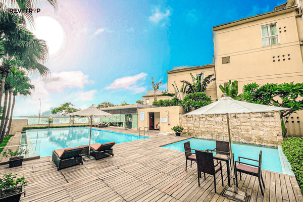 West Lake: Lakeside Resort Experience