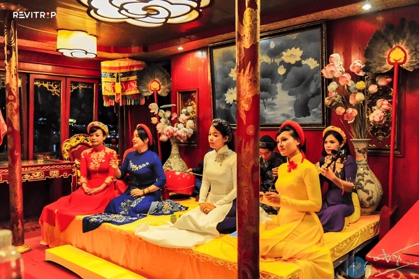 An evening of Ca Hue on the Perfume River